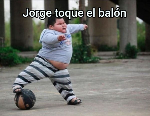 Jorge toque el balón